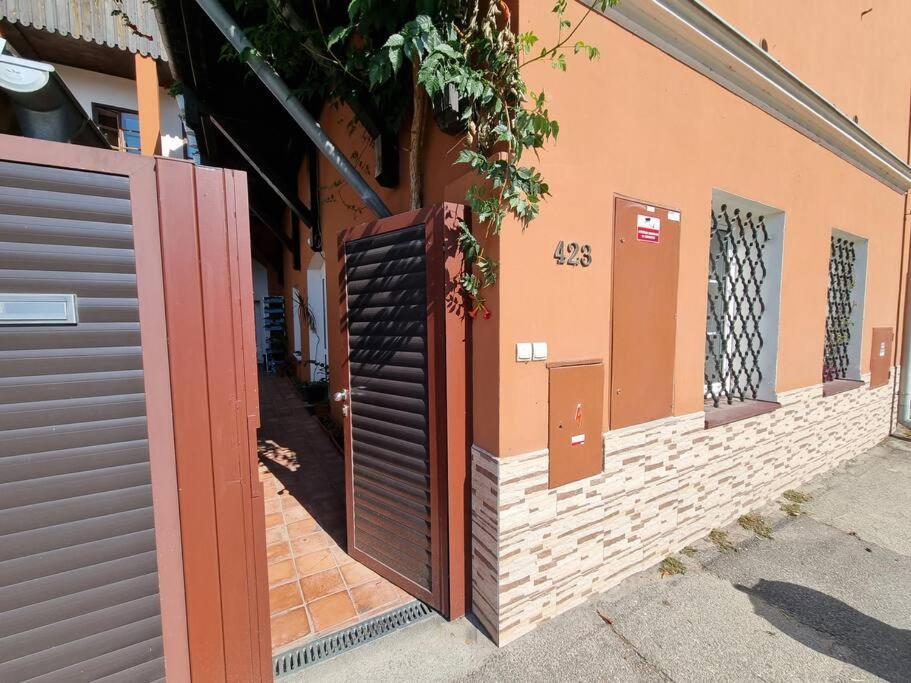 Apartamento Bytova Jednotka V Tabore Luznicka 423 Exterior foto